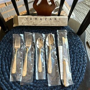 Affair Gold Tone  (Stainless, Gold Tone Accent). By Yamazaki. 5 piece flatware